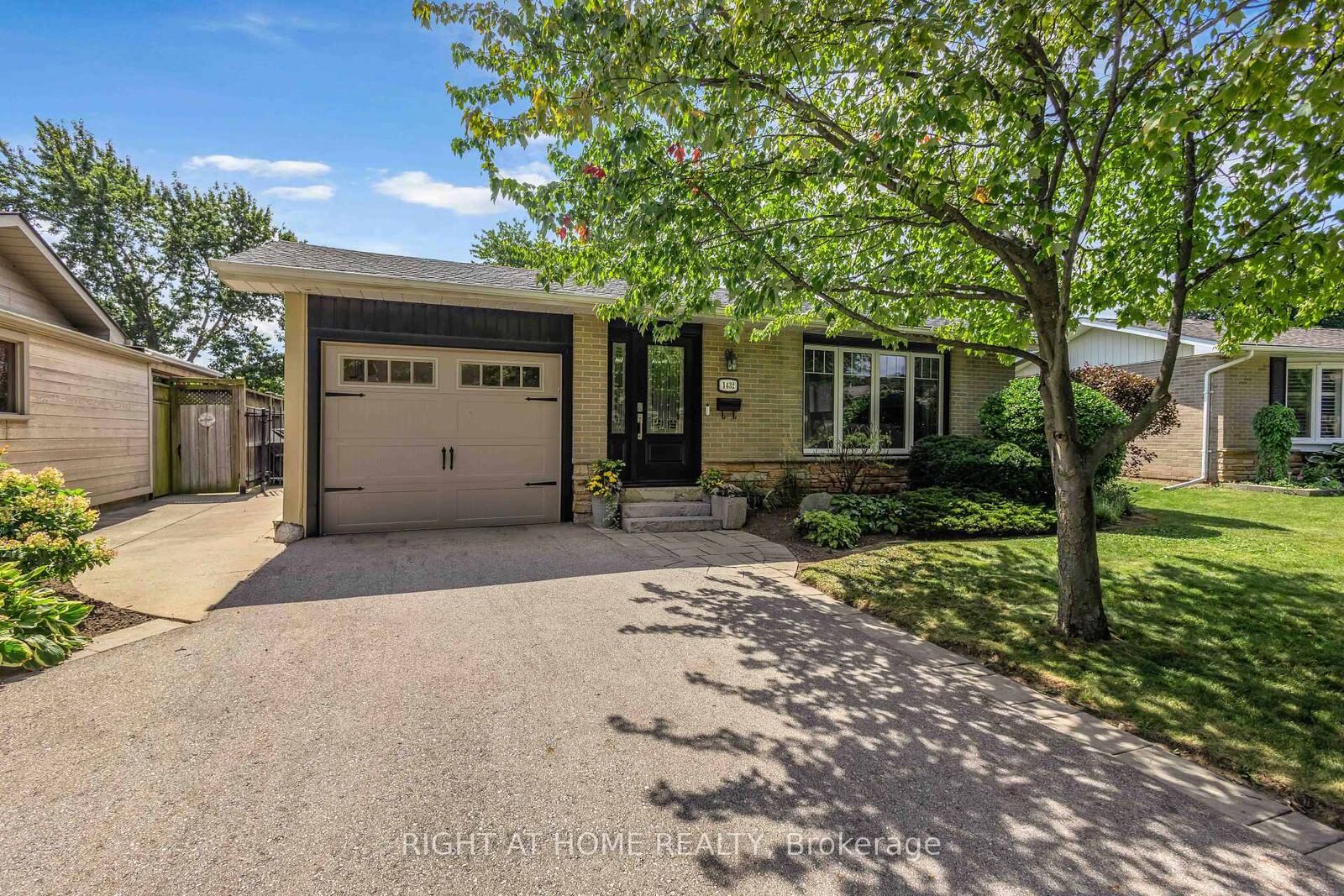 Property Photo: 1432 Dewbourne Crescent ON L7M 1E7