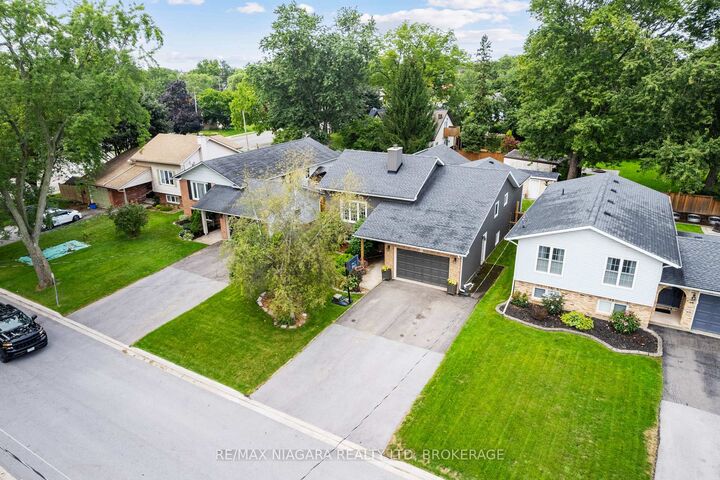 Property Photo:  11 Northaven Road  ON L3C 1W9 