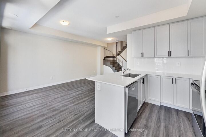 Property Photo: 1585 Rose Way 114 ON L9E 0J2