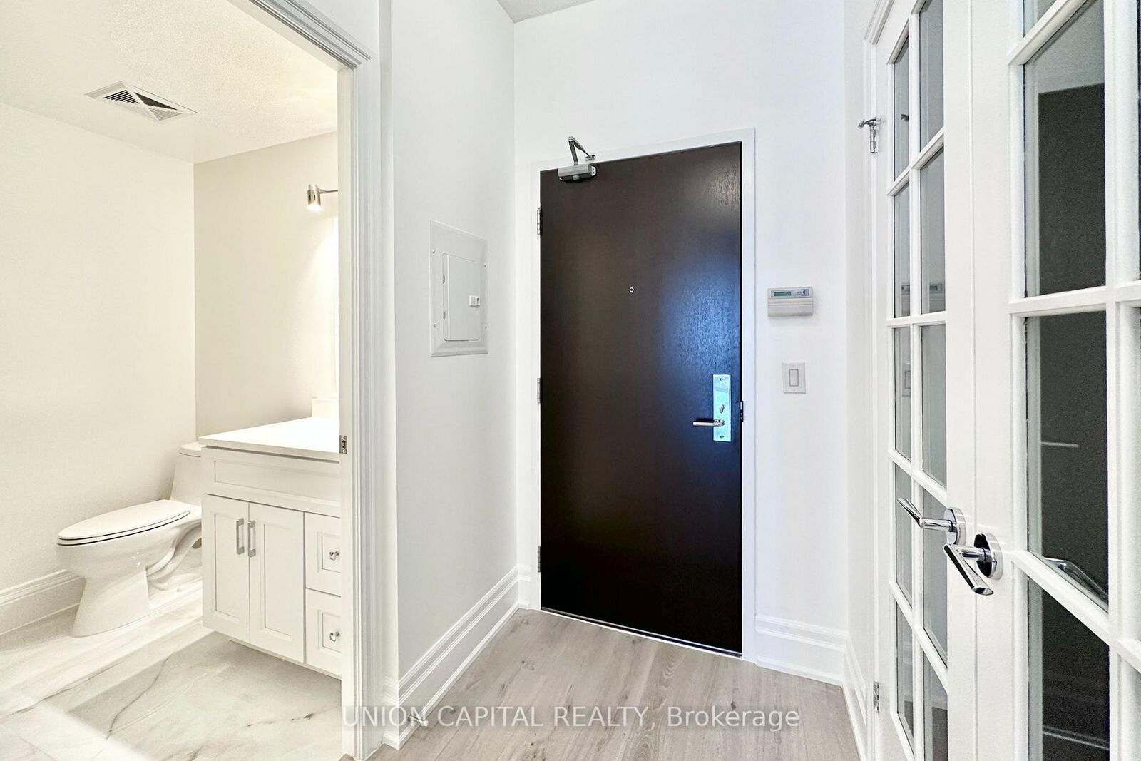 Property Photo:  39 Upper Duke Crescent 120  ON L6G 0B8 