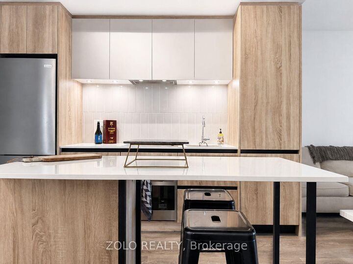 8 Beverley Glen Boulevard 121 — photo 1