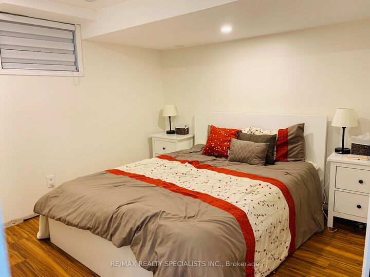 Property Photo: 2849 Oslo Crescent ON L5N 1Z8