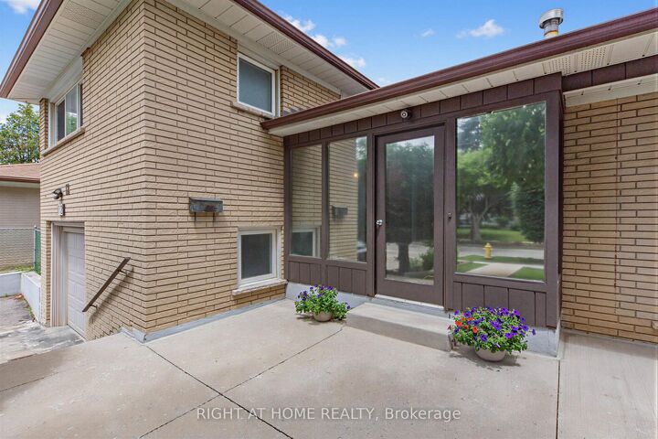 Property Photo: 12 Candlewood Crescent ON M3J 1G8