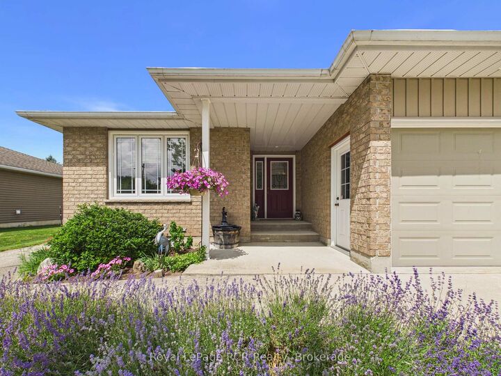 Property Photo:  51 Alfred Street  ON N0G 2W0 