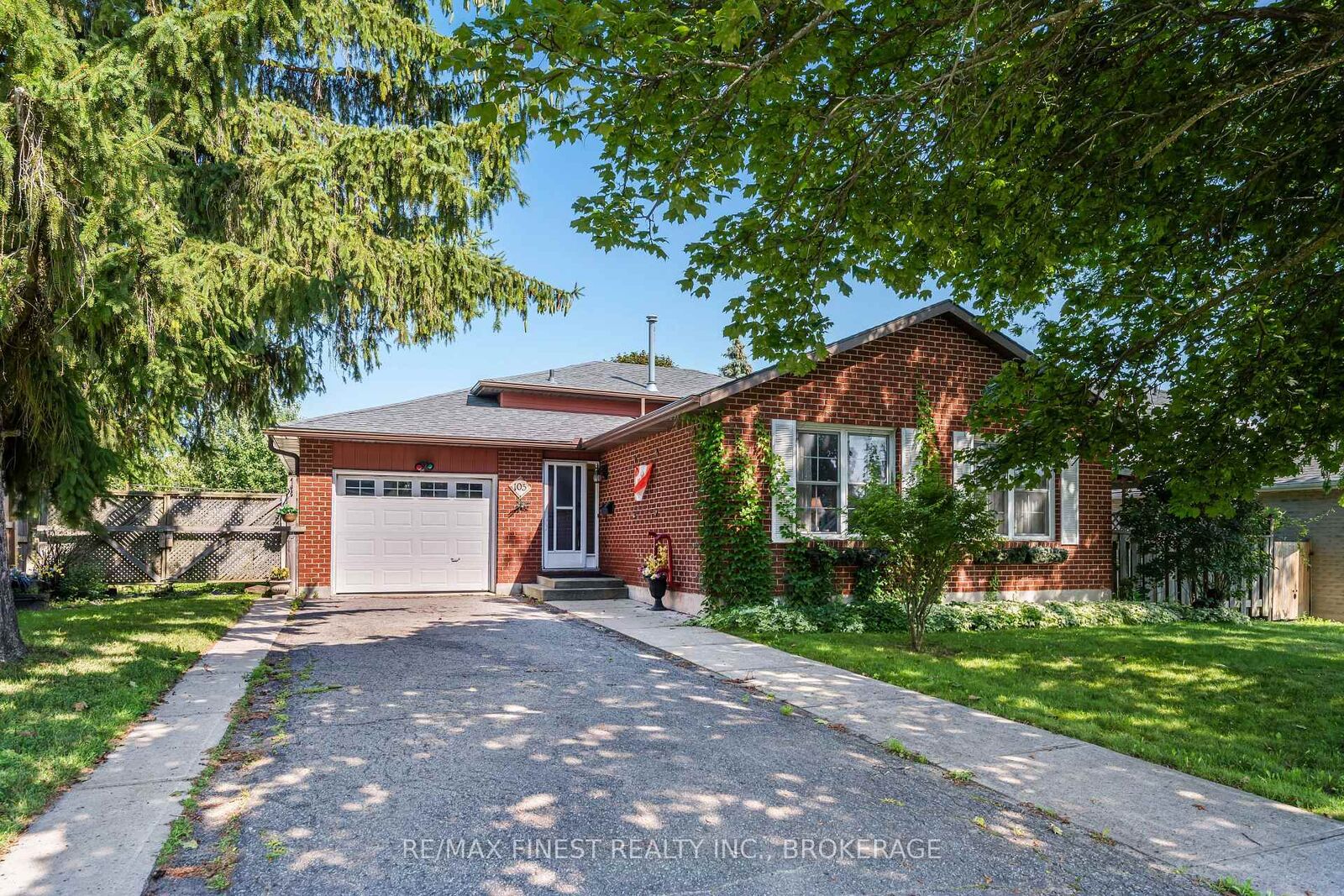 Property Photo:  105 Grenadier Drive  ON K7K 6E7 