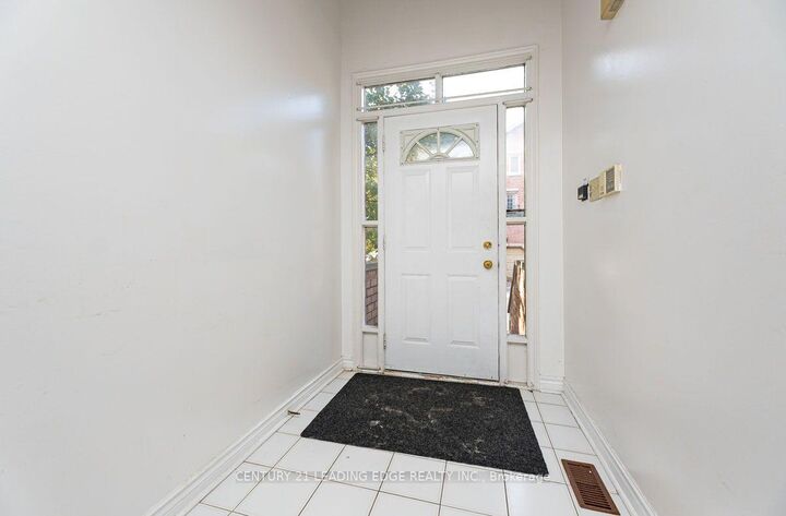 Property Photo:  3 Reidmount Avenue 1  ON M1S 1B3 
