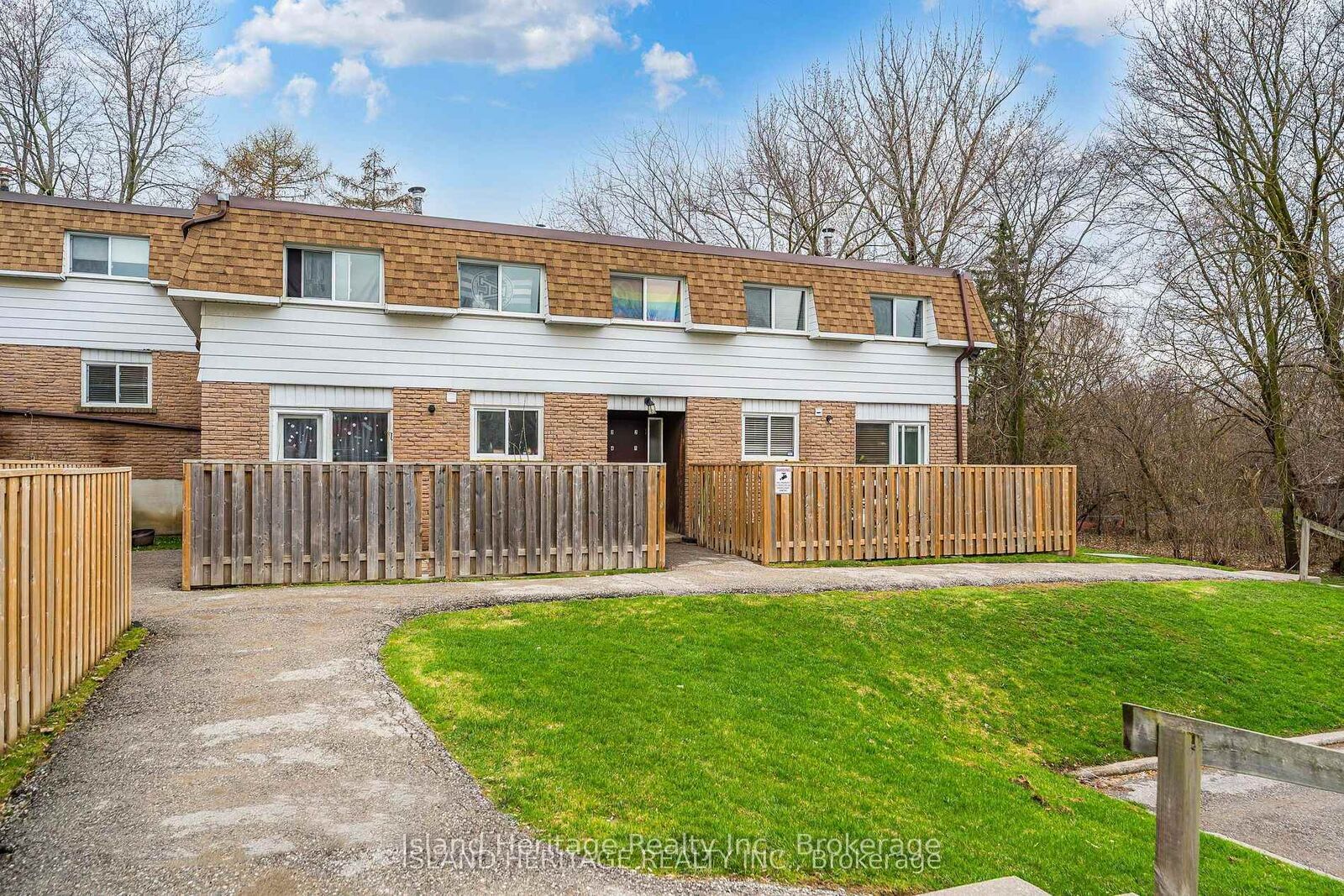 Property Photo: 730 Cedar Street 3 ON L1H 4M6