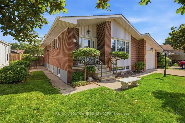 Property Photo:  343 Duncombe Drive  ON L7L 4M2 