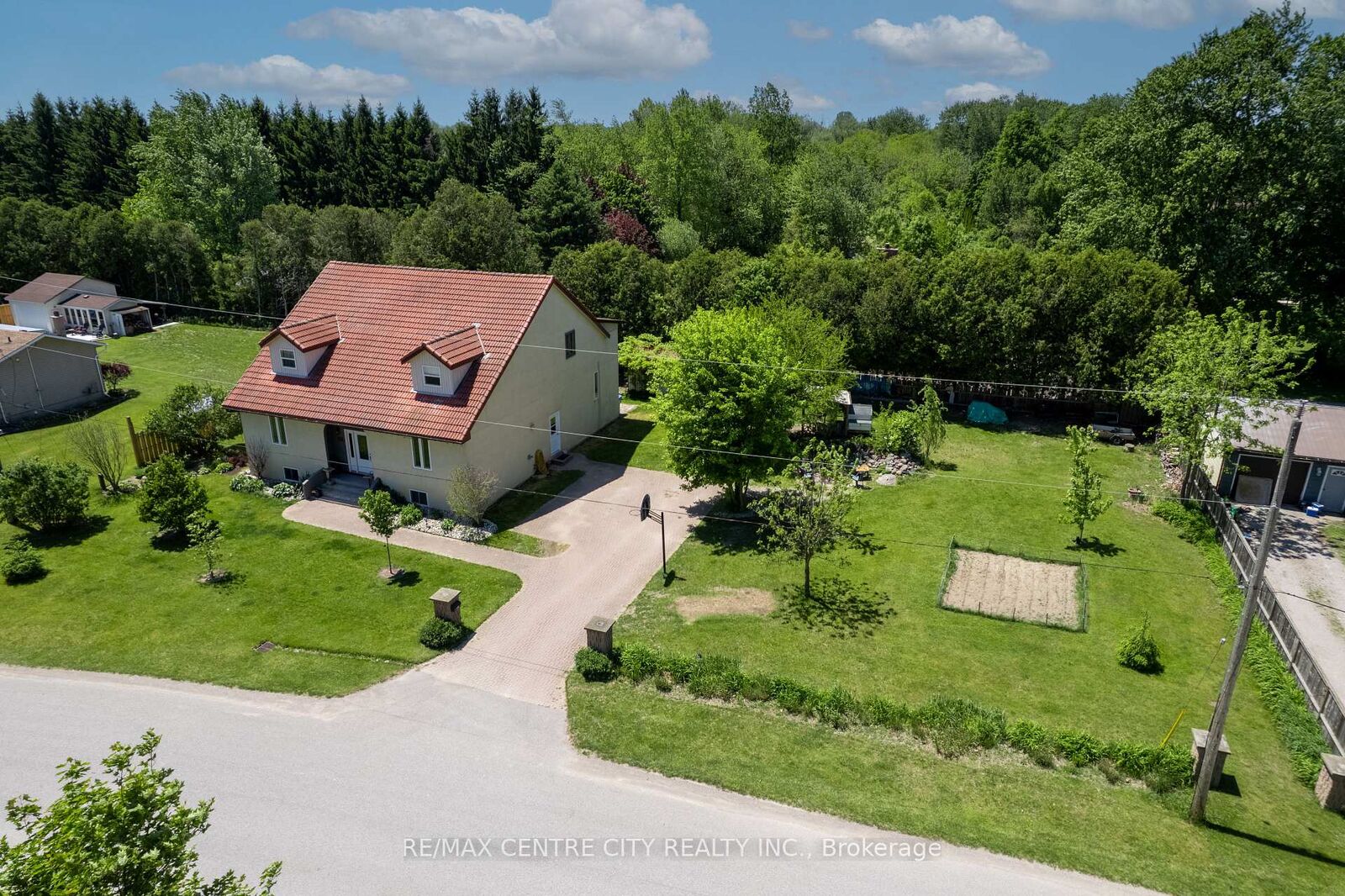 Property Photo:  176 Eastman Avenue  ON N7G 3K1 