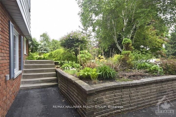 Property Photo:  14 Whippoorwill Drive  ON K1J 7J2 