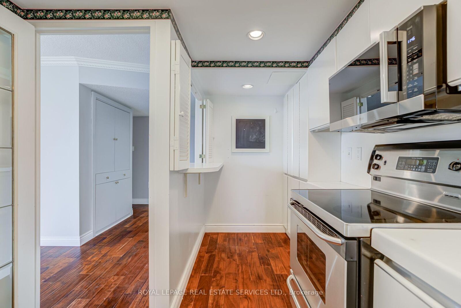 Property Photo:  2045 Lake Shore Boulevard W 1610  ON M8V 2Z6 