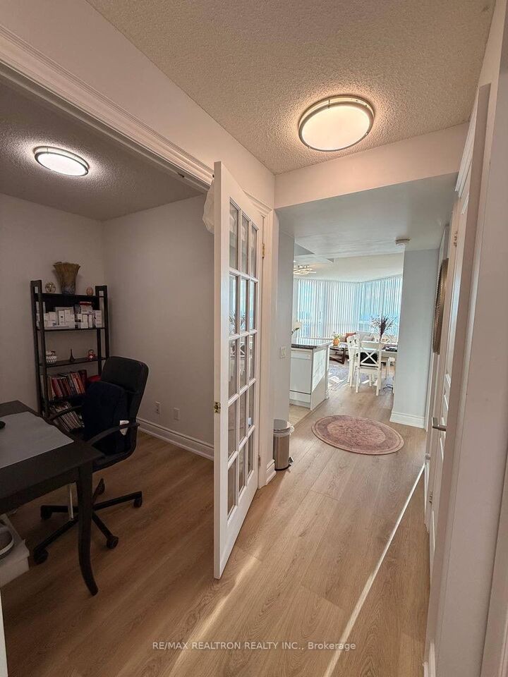 Property Photo: 10 Northtown Way 2409 ON M2N 7L4