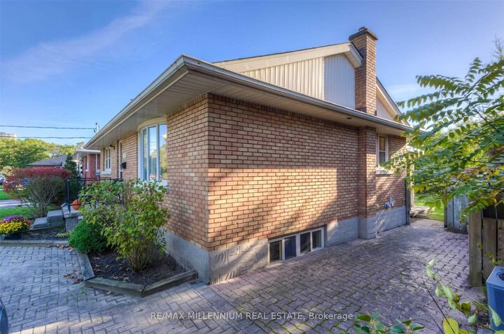 Property Photo:  135 Byron Avenue  ON N2C 1Z7 