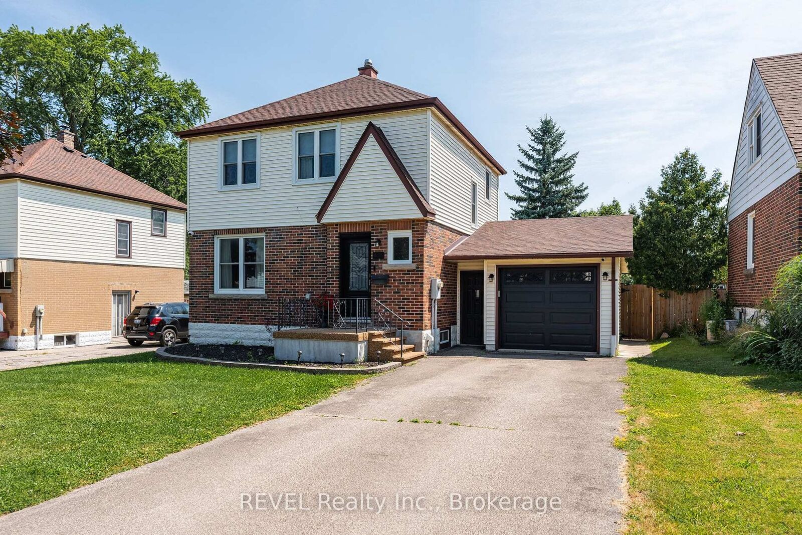 Property Photo:  5682 Hanan Avenue  ON L2G 4E6 