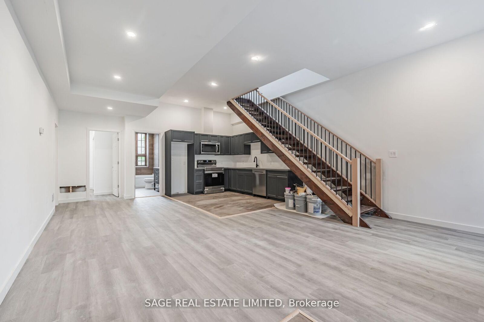 Property Photo: 14 Cross Street 10 ON L9H 2R4