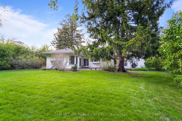 Property Photo: 512 Bob O Link N/A ON L5J 2P4