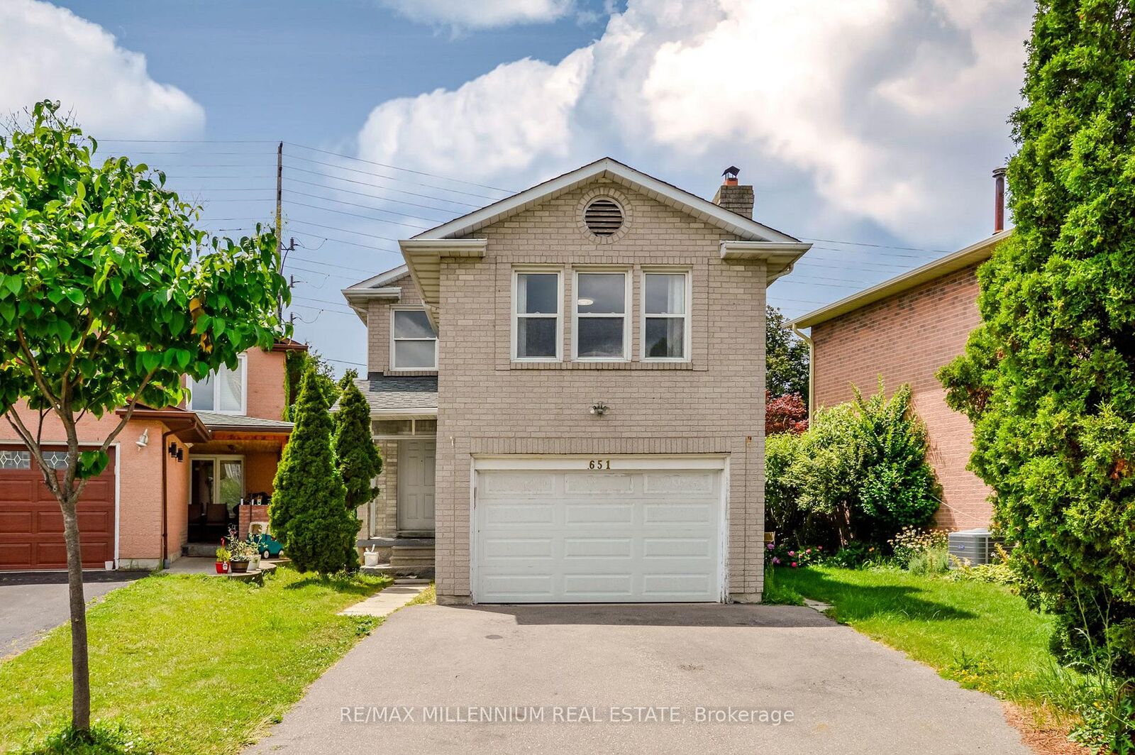 Property Photo: 651 Shetani Place ON L5B 2Z7