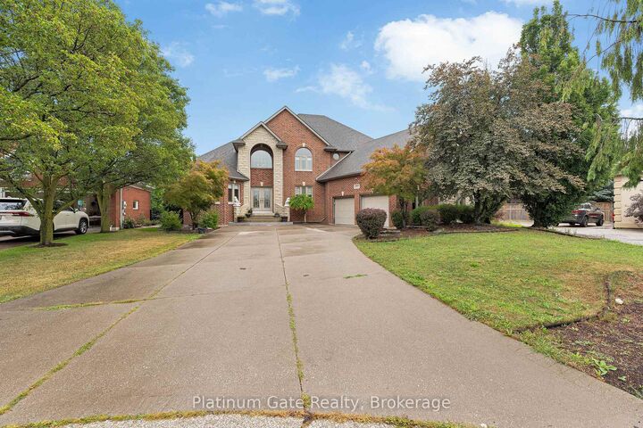 150 Seymour Crescent — photo 1