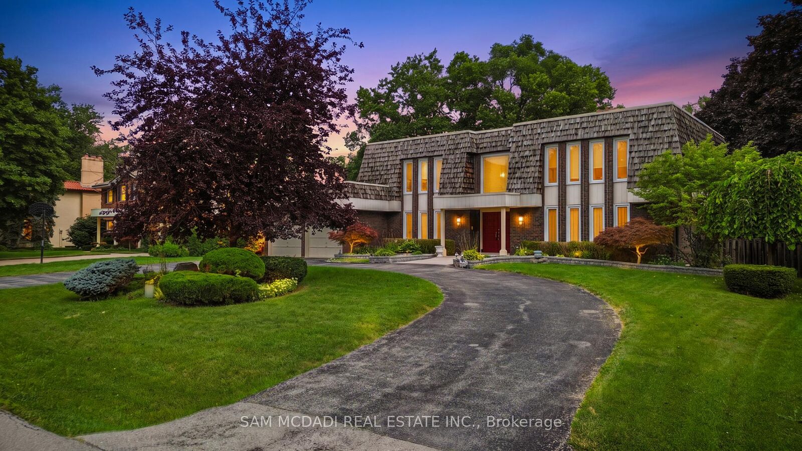 Property Photo:  2145 Oneida Crescent  ON L5C 1V7 