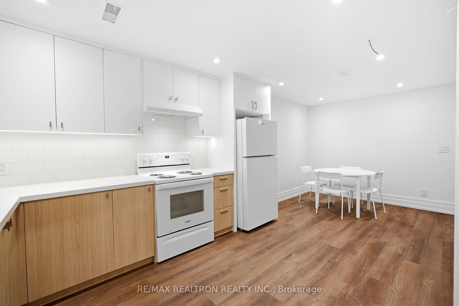 Property Photo:  220 Hillhurst Boulevard 1  ON M5N 1P4 