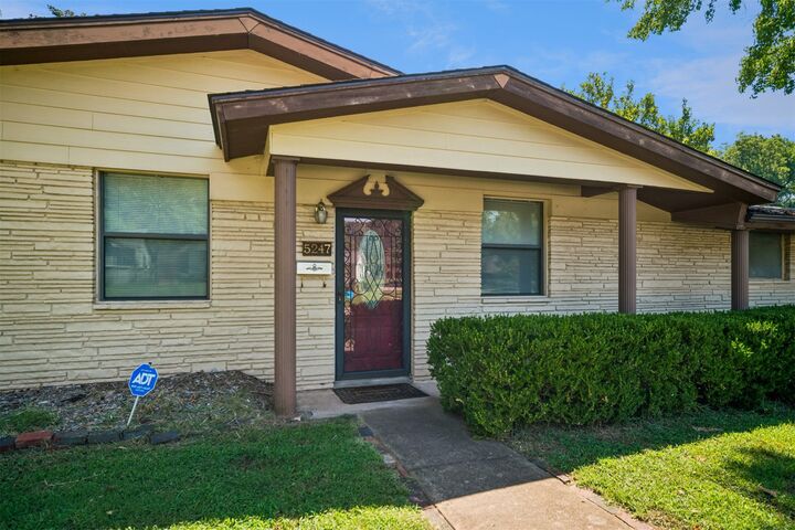 Property Photo:  5247 S Columbia Avenue  OK 74105 