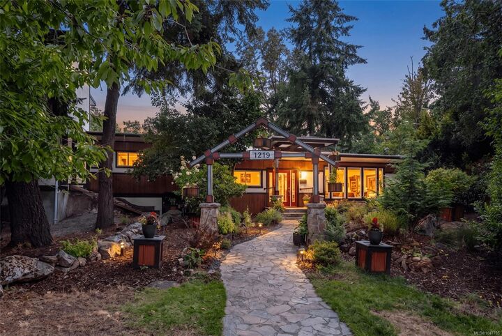 1219 Old Esquimalt Rd — photo 1