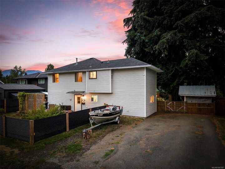 Property Photo: 3391 Bevan Rd BC V0R 1S0