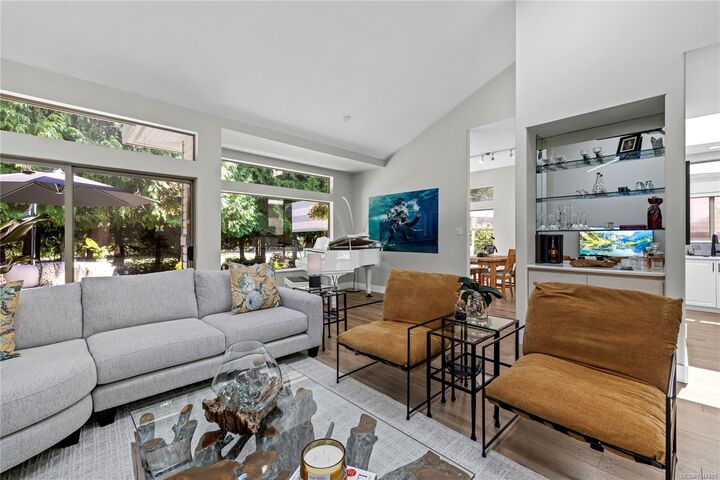 Property Photo:  860 Lakes Blvd  BC V9P 2P8 