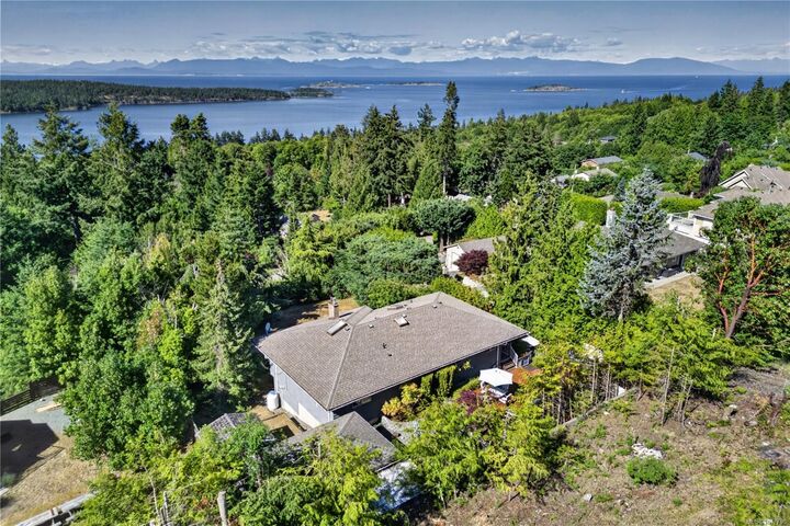 Property Photo: 8109 Northwind Dr BC V0R 2H0