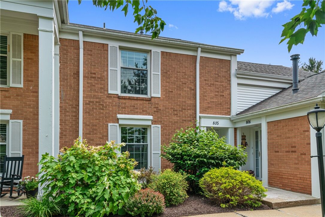 Property Photo:  1818 Foxcroft Ln 805  PA 15101 