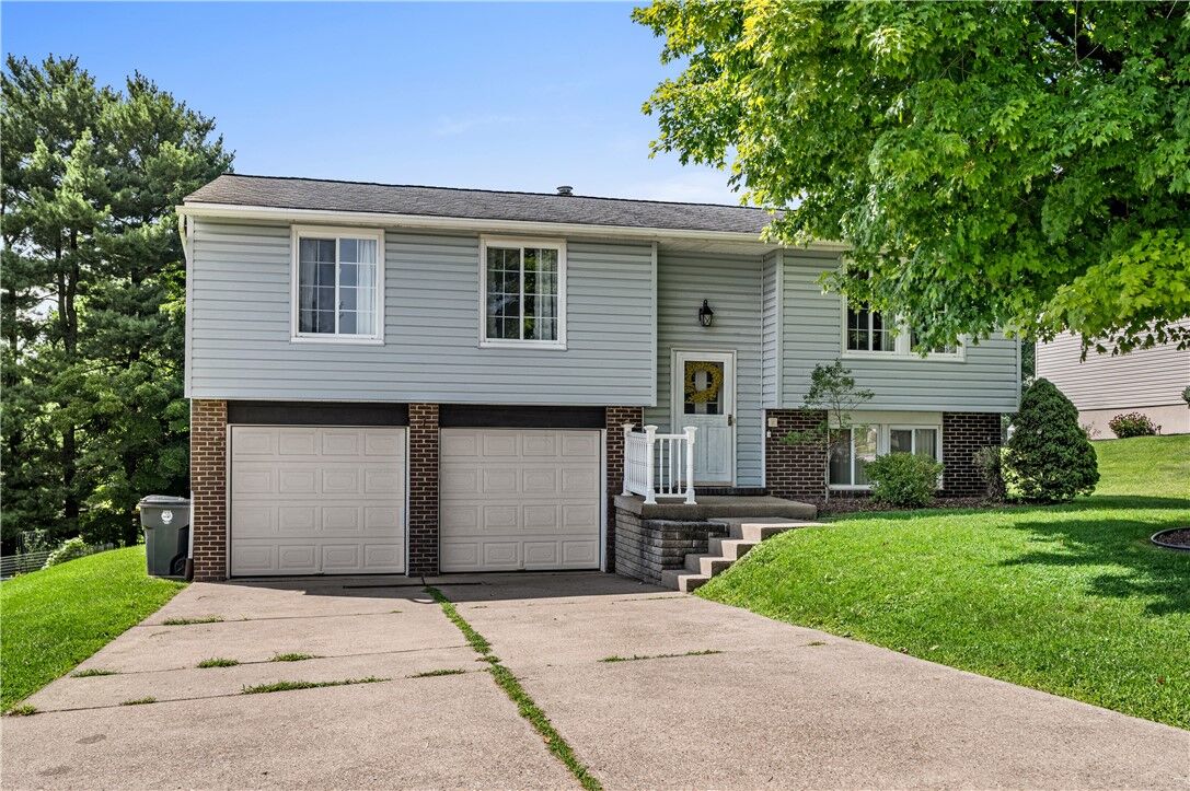 Property Photo:  135 Cranbrooke Dr  PA 15108 