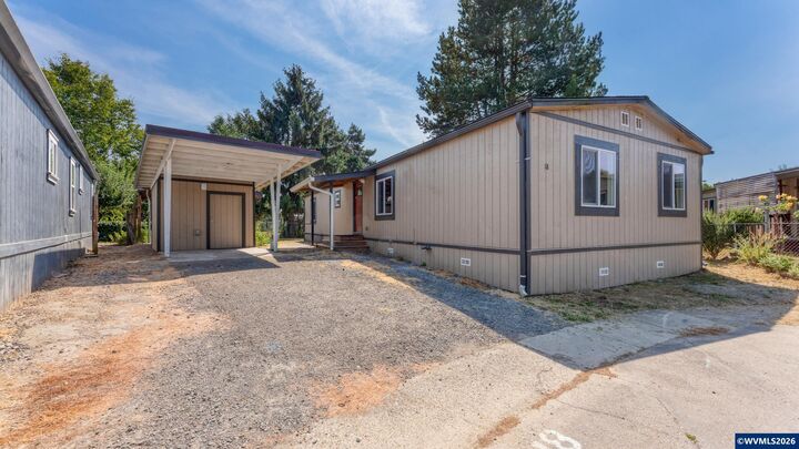 Property Photo:  906 SW Alder (#18) St 18  OR 97115 