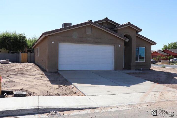 Property Photo: 1209 S San Joaquin AZ 85350