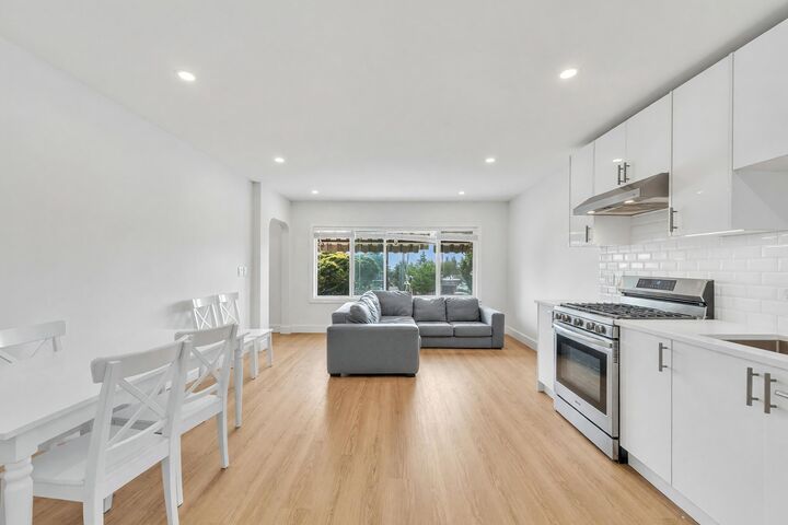 425 E 57th Avenue — photo 1