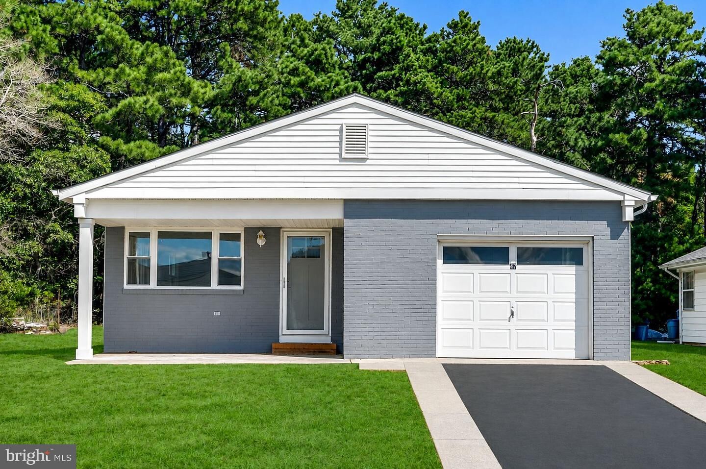 Property Photo:  