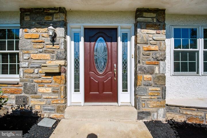 Property Photo: 2201 Shetland Drive PA 18976