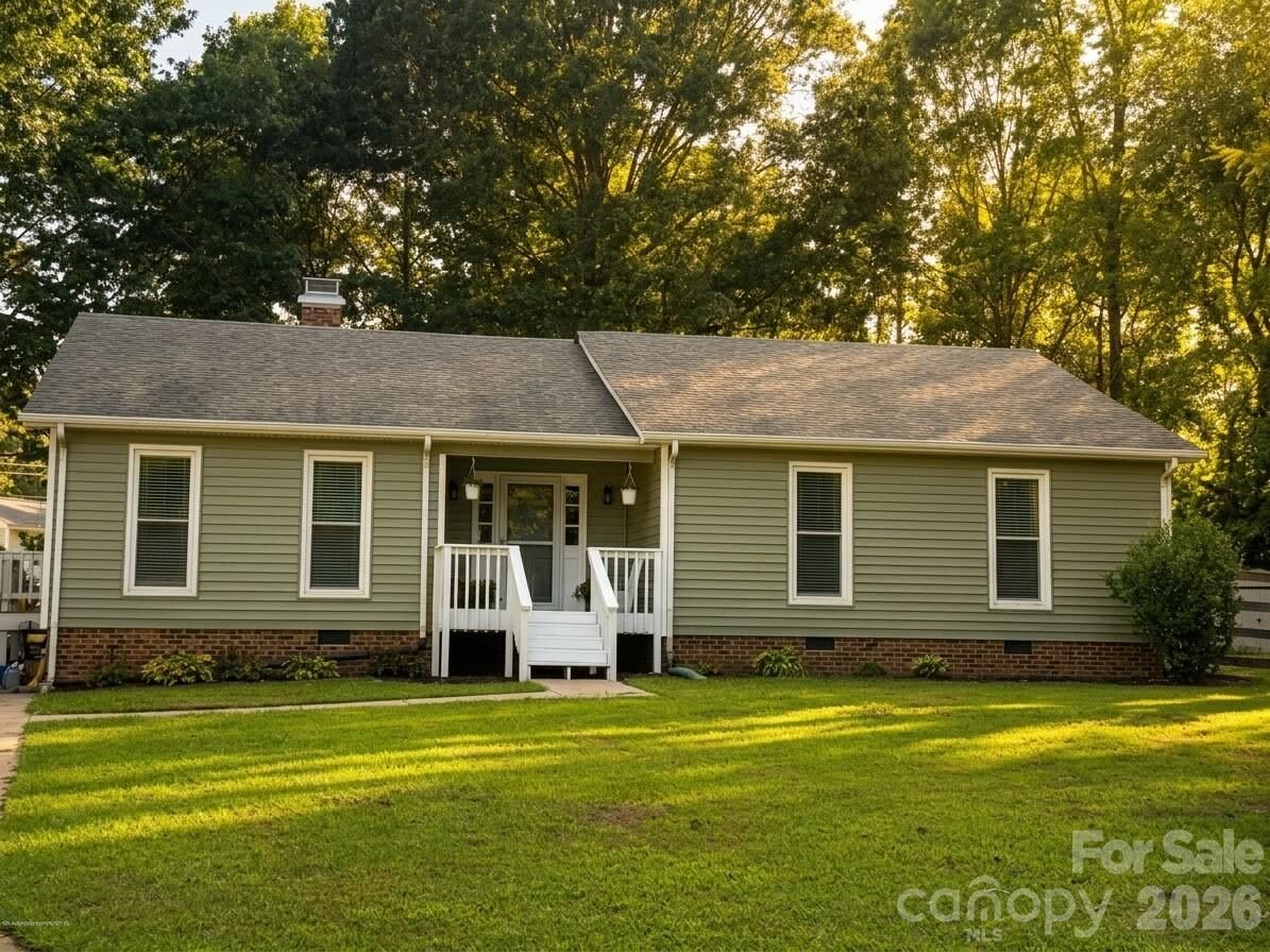 Property Photo:  1405 Woodlark Place  NC 28112 