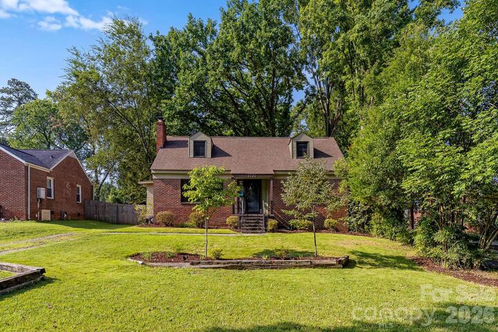 Property Photo:  2220 Arnold Drive  NC 28205 