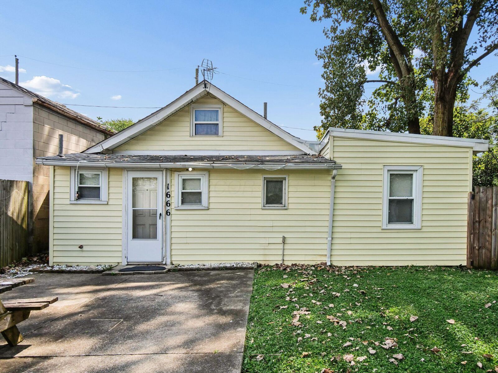 Property Photo:  1666 Peabody Avenue  OH 43223 