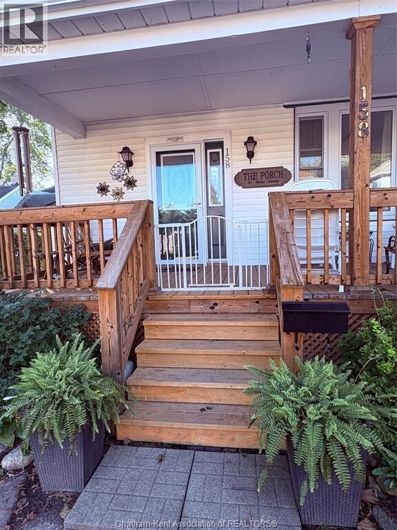 Property Photo:  158 Lorne Avenue  ON N7M 1S6 
