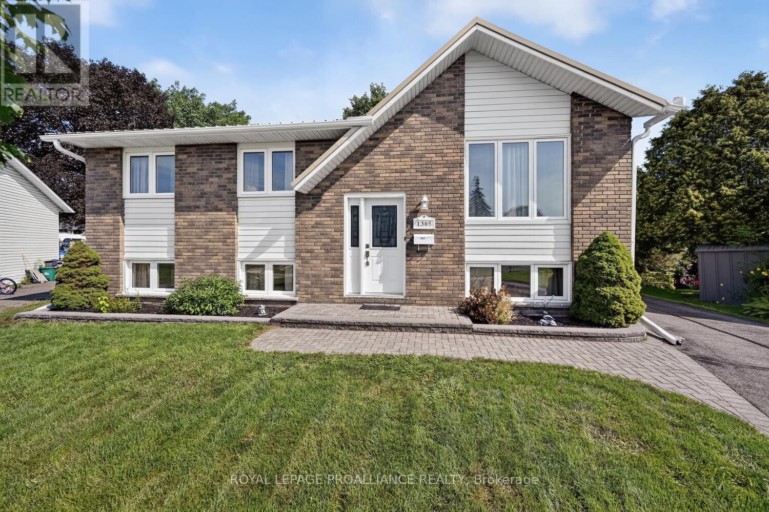 Property Photo:  1305 Brockmount Place  ON K6V 5Z6 