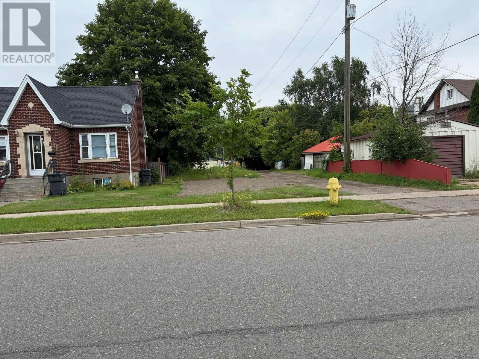 Property Photo:  113 Amelia St W  ON P7E 4A1 