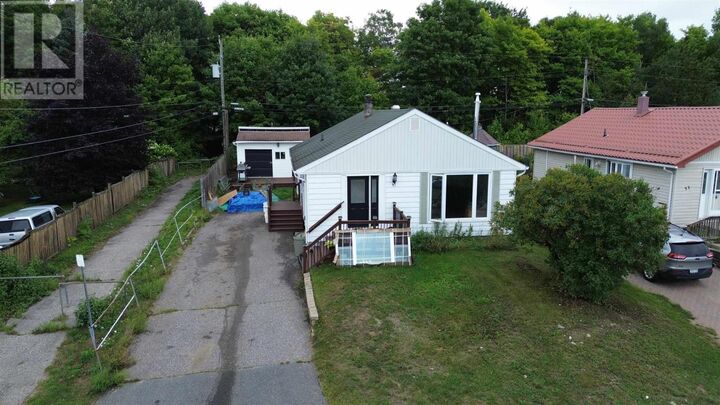 Property Photo: 31 Hirshhorn Ave ON P5A 1P3
