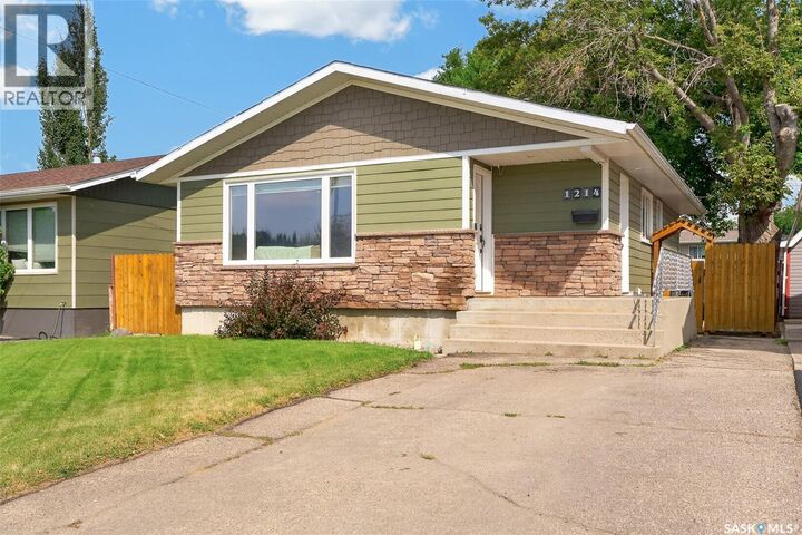 Photo de la propriété:  1214 Grandview Street W  SK S6H 5M2 