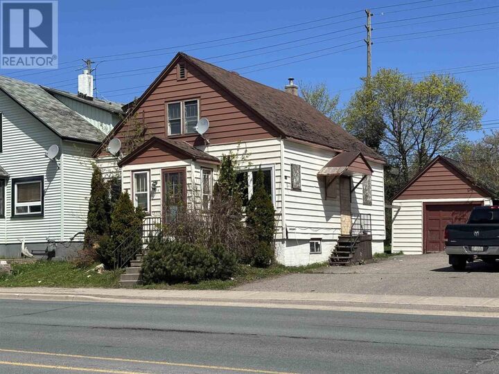 Property Photo:  904 Wellington St  ON P6A 2N5 