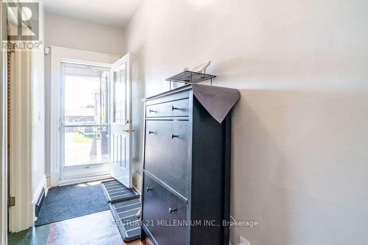 Property Photo:  20 Dickson Avenue  ON L8L 6B8 