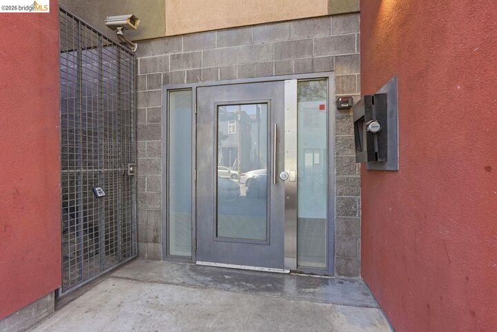 Property Photo: 675 8th St 3 CA 94607