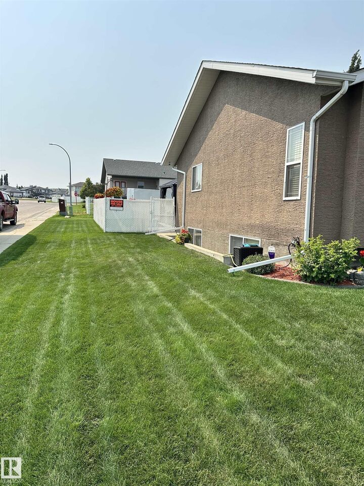 Property Photo:  4452 40 Street  AB T7A 1V9 