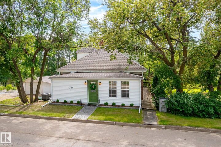 4523 50 Avenue — photo 1