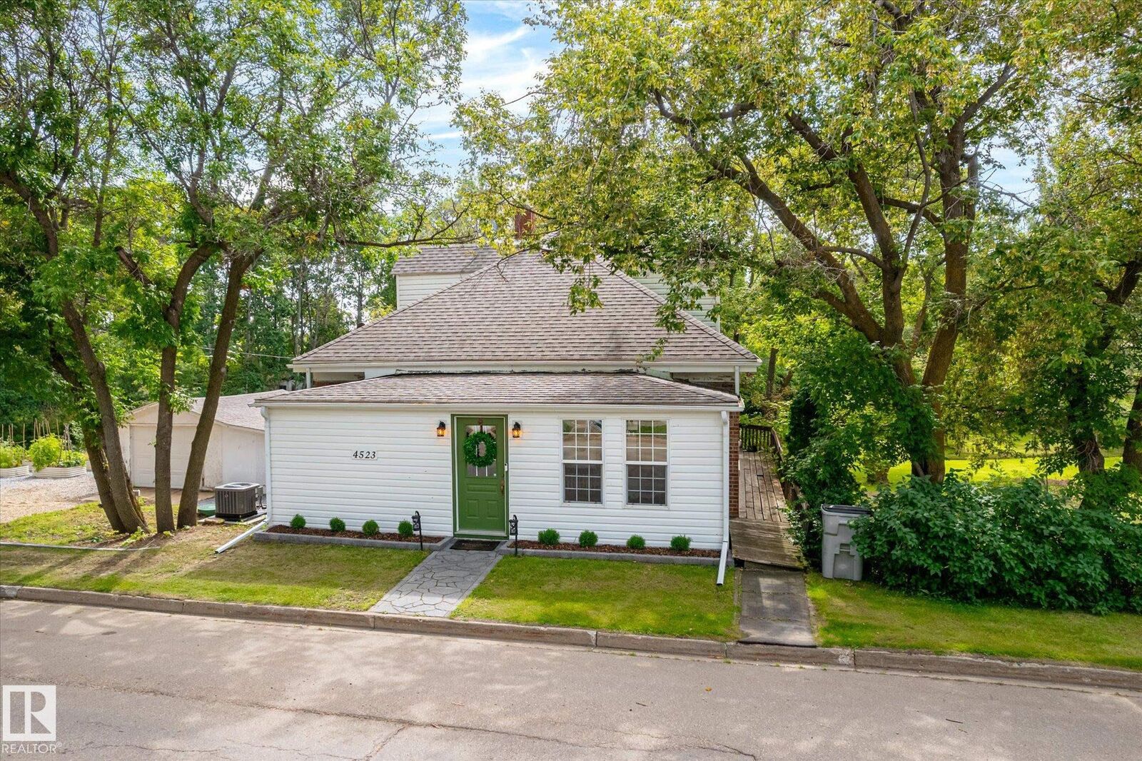 Property Photo:  4523 50 Avenue  AB T0G 1L0 